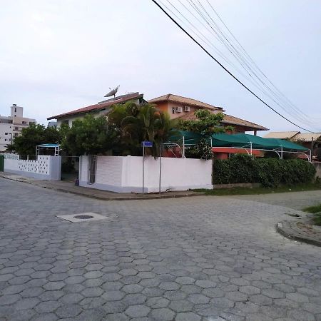 Residencial Praia Bombas Бомбиньяс Экстерьер фото
